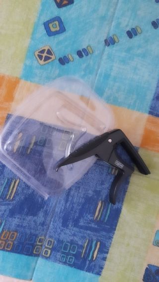 Guitarra acústica profesional nueva.