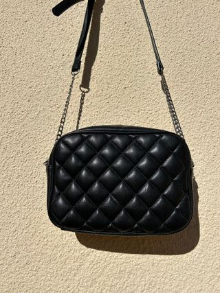 Bolso stradivarius negro
