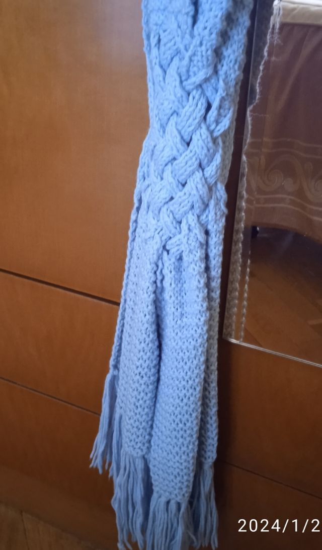 Bufanda de lana hecha a mano azul