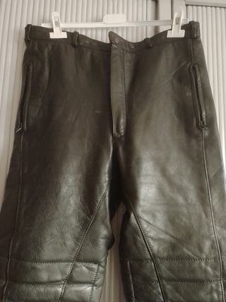 pantalon negro cuero moto