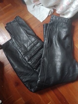 pantalon negro cuero moto