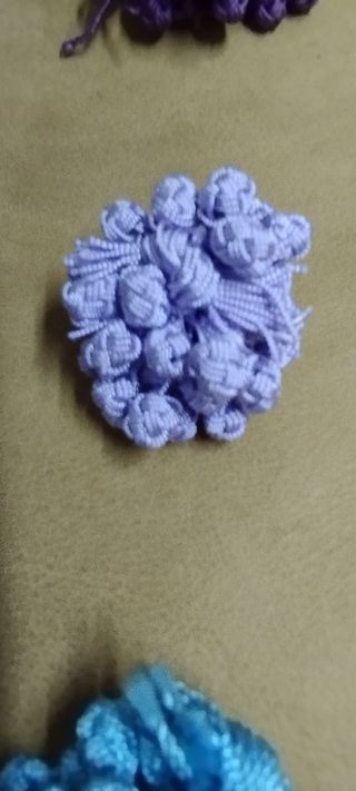 Abalorios hechos de hilo de perlé