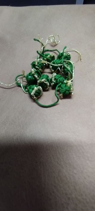 Abalorios hechos de hilo de perlé