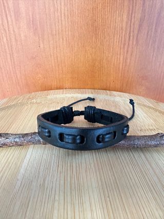 Pulsera de cuero negro