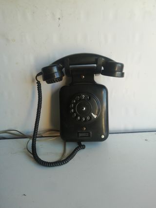 Antiguo teléfono de pared de baquelita años 40/50