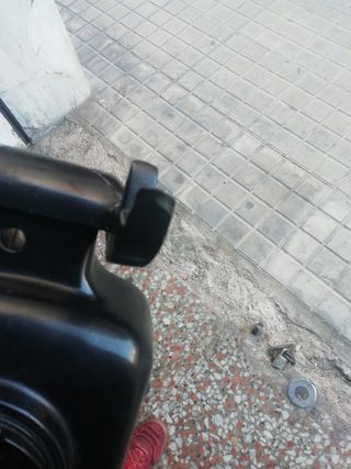 Antiguo teléfono de pared de baquelita años 40/50