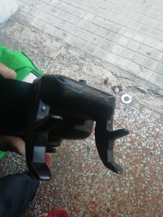 Antiguo teléfono de pared de baquelita años 40/50