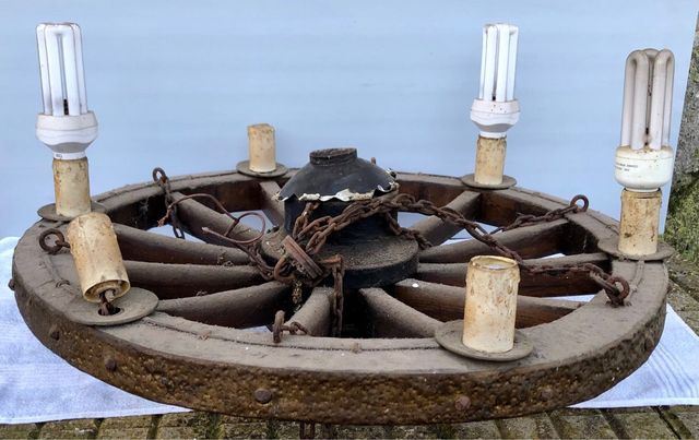 lampara artesanal de rueda de carreta