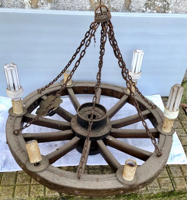 lampara artesanal de rueda de carreta