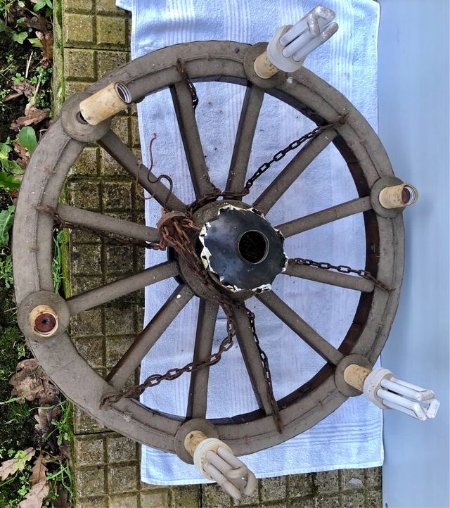 lampara artesanal de rueda de carreta