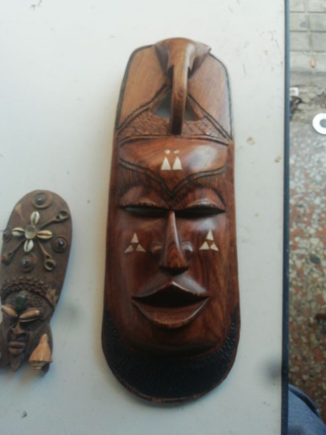 2 mascaras de Artesanía étnica de madera 