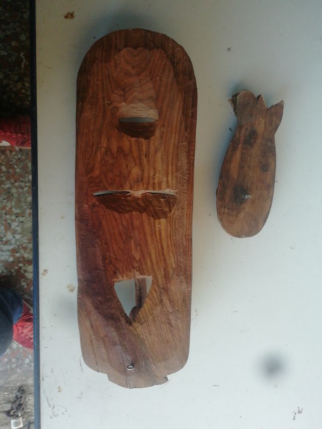 2 mascaras de Artesanía étnica de madera 