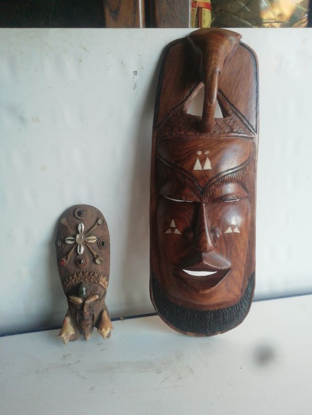 2 mascaras de Artesanía étnica de madera 