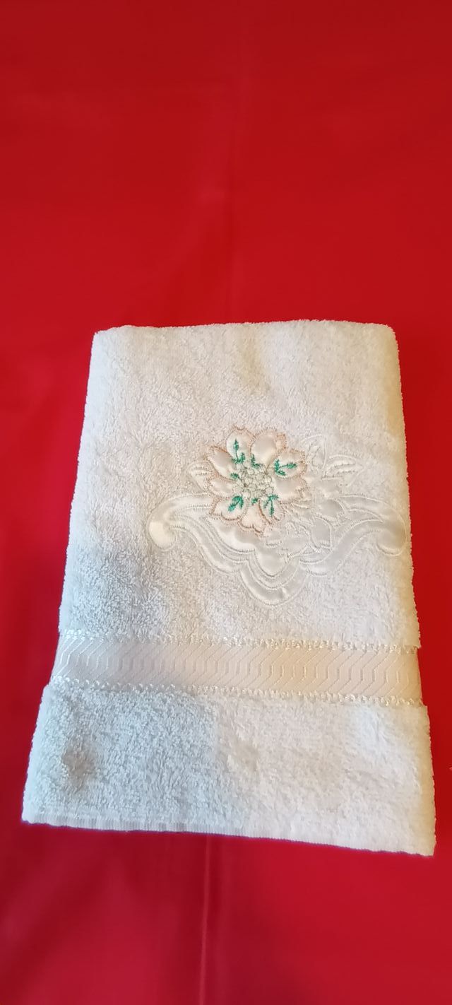 Asciugamano viso cotone 100% ricamata