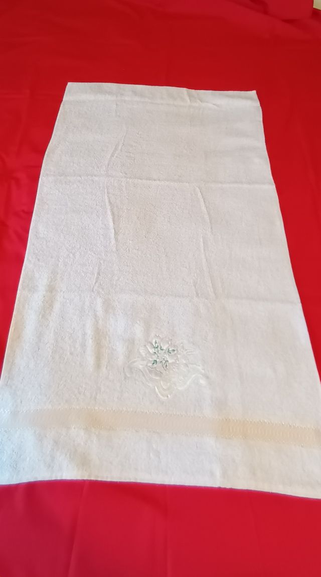 Asciugamano viso cotone 100% ricamata