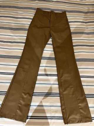 Pantalon flare efecto piel Zara