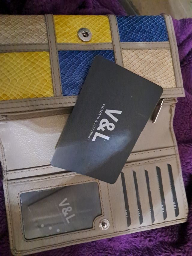 Cartera piel V&L