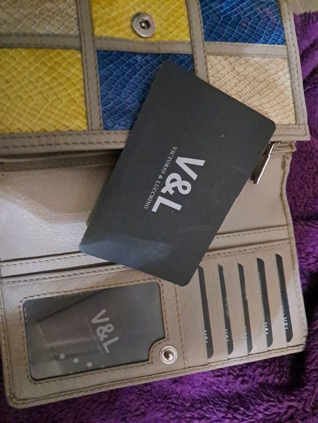 Cartera piel V&L