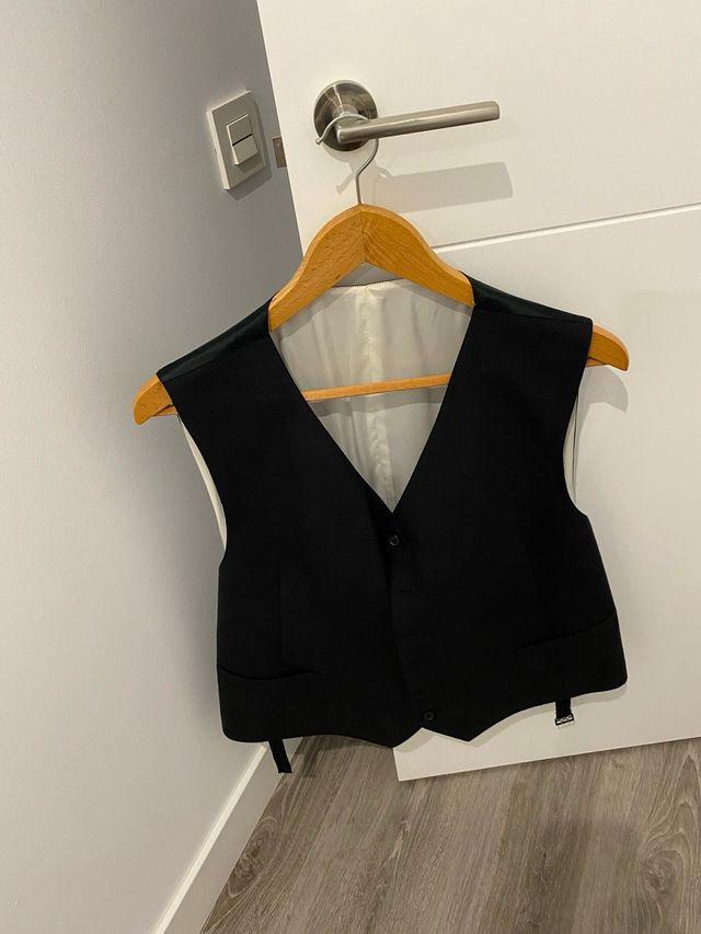 chaqueta y chaleco  de traje gris marengo