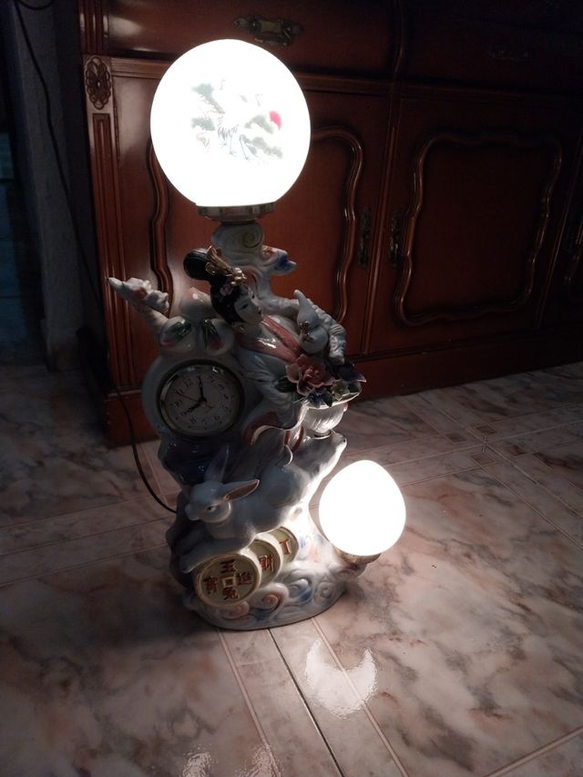 Lámpara  pareja figura china