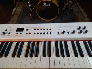 Piano profesional studiologic 88 teclas, nuevo