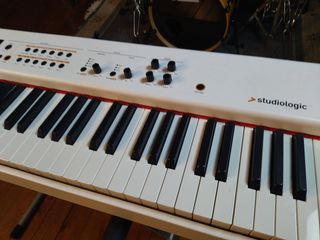 Piano profesional studiologic 88 teclas, nuevo
