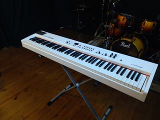 Piano profesional studiologic 88 teclas, nuevo