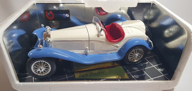 Bburago - Auto in scala 1:18 - Alfa Romeo 2300