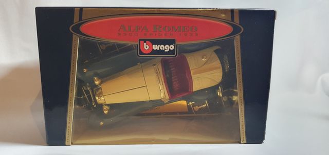 Bburago - Auto in scala 1:18 - Alfa Romeo 2300