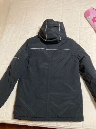 Abrigo negro para chico