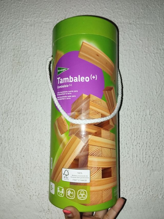 Juego tambaleó o jenga bloques de madera