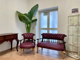 salotto divano con coppia di poltrone 