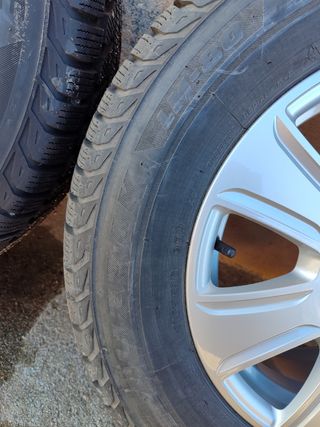 4 Llantas y 4 neumáticos nuevos