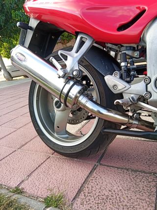 2 llantas triumph sprint st 955i despiece