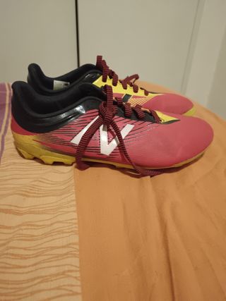 Botas de futbol New Balance número 35