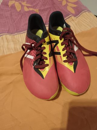 Botas de futbol New Balance número 35