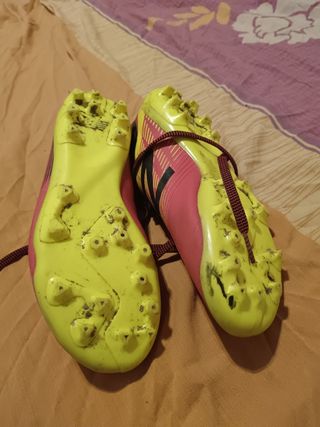 Botas de futbol New Balance número 35