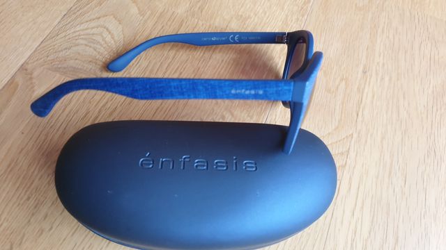 Gafas de sol azules enfasis nuevas
