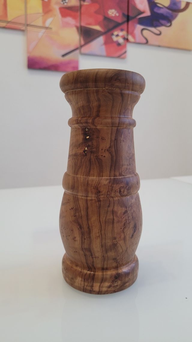 Vaso artigianale in legno di ulivo