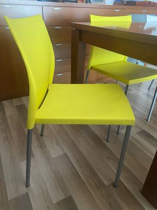 sillas de colores  - diseñador Jorge Pensi