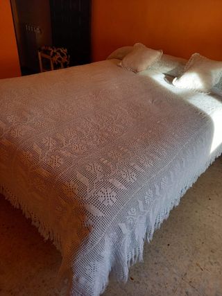 Colcha de hilo, hecha a mano.