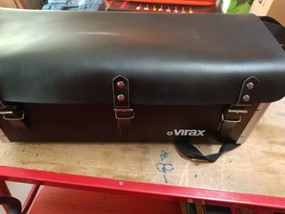 Caja herramientas de cuero