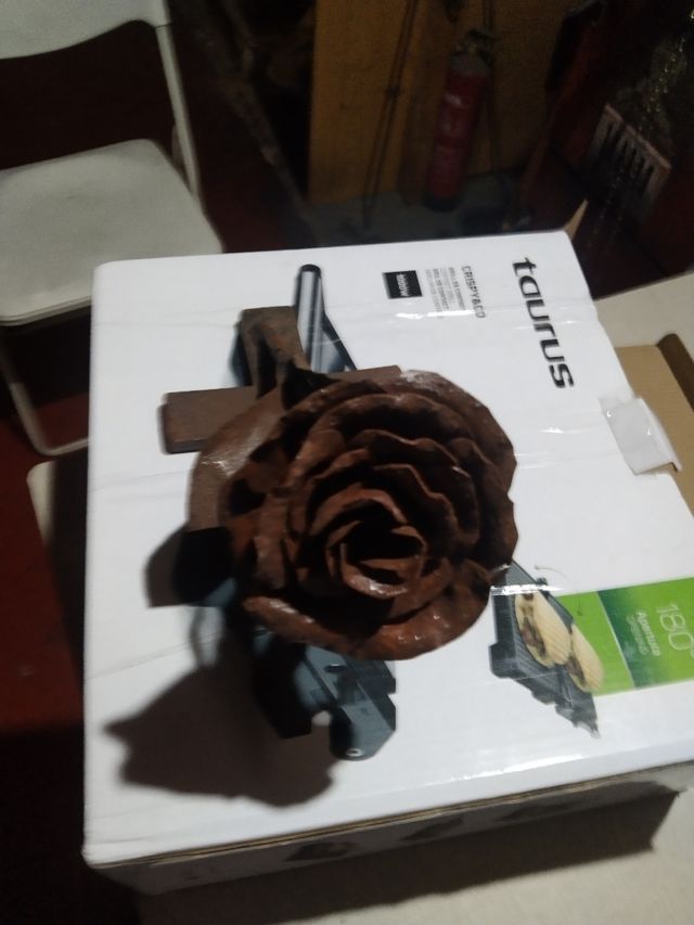 Rosa de decoración hecha a mano