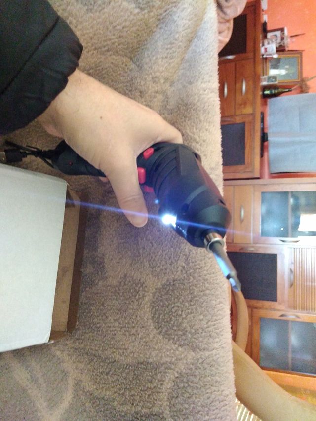 Destornillador eléctrico carga USB. 