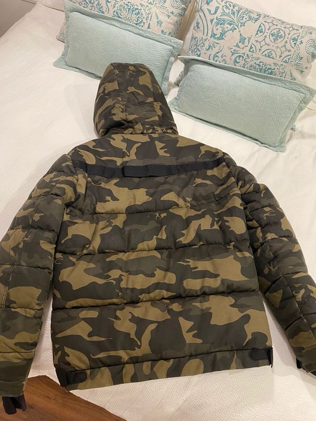 Cazadora Zara Camuflaje.