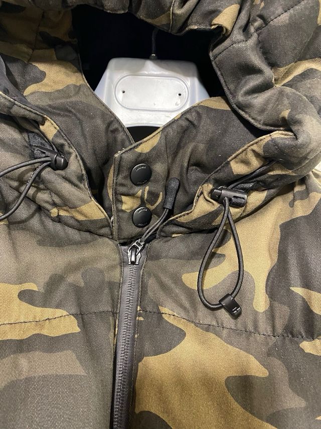 Cazadora Zara Camuflaje.