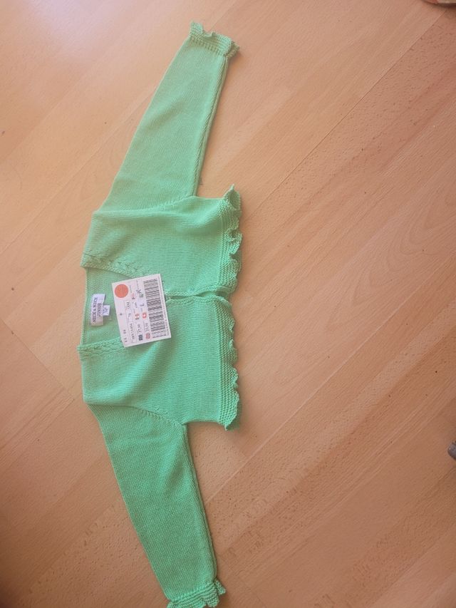 Rebeca verde niña/o sin estrenar talla 18
