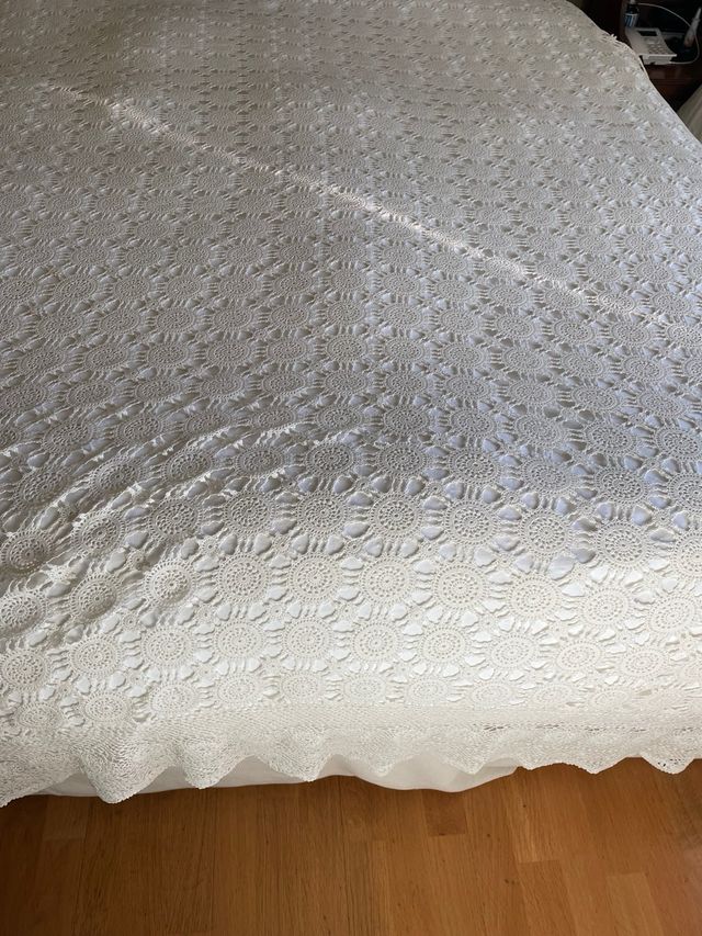 Colcha de ganchillo artesanal