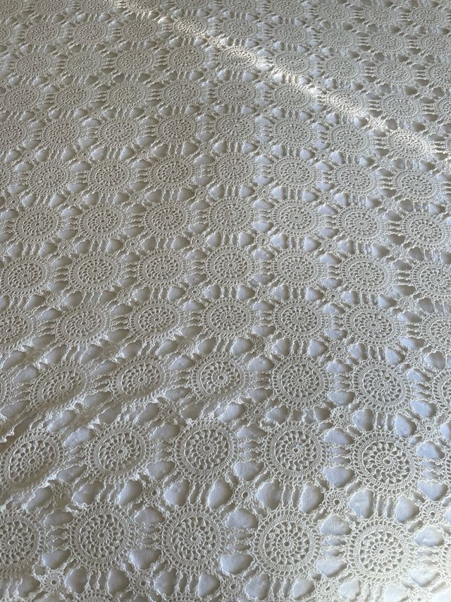 Colcha de ganchillo artesanal