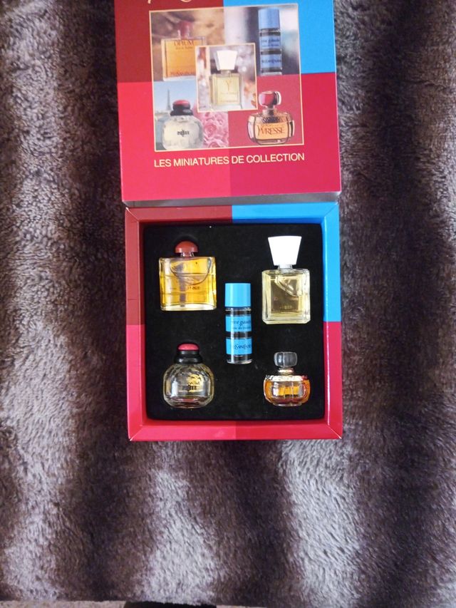 Cofre miniaturas Yves Saint Laurent.